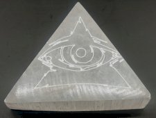 Piramide 2D Seleniet gegraveerd Derde Oog 8cm